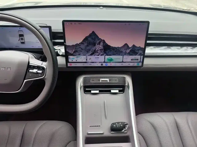 Roewe M7 DMH — Фото автомобиля 12