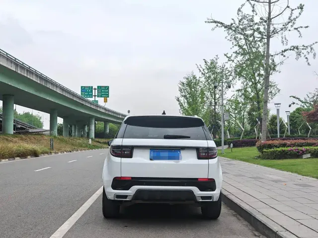 Land Rover Discovery Sport — Фото автомобиля 8