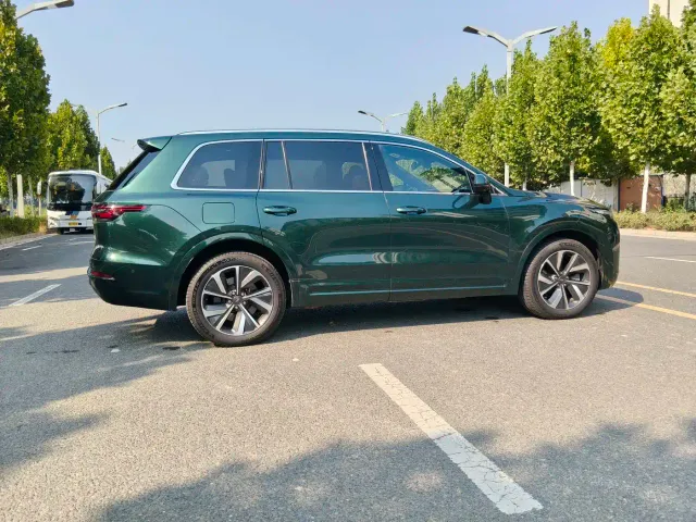 Li Auto ONE — Фото автомобиля 13