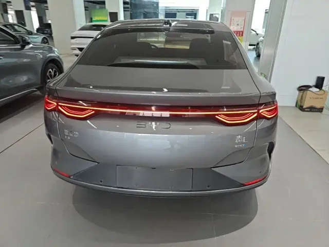 BYD Qin L — Фото автомобиля 5