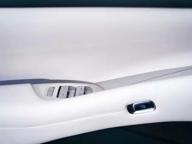 Xiaomi YU7 — Фото автомобиля 30