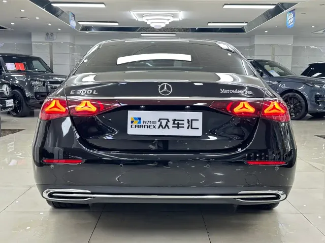 Mercedes-Benz E-Class — Фото автомобиля 5