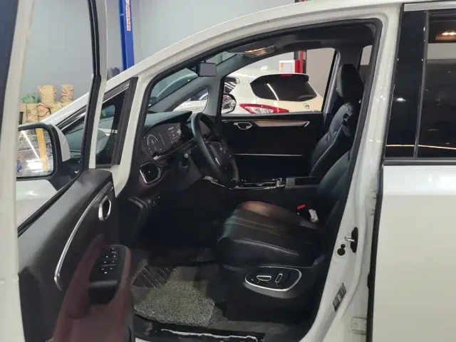 GAC Trumpchi M6 — Фото автомобиля 9