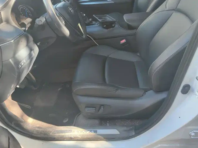 Toyota Venza 2023 2.5L Smart Hybrid FWD Luxury — Фото автомобиля 9