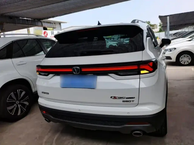 Changan CS35 Plus — Фото автомобиля 3