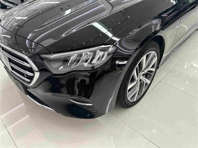 Mercedes-Benz E-Class — Фото автомобиля 3