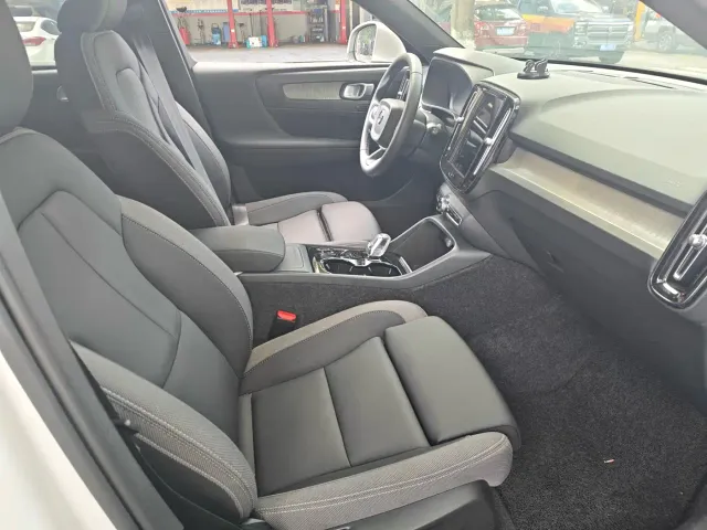 Volvo XC40 — Фото автомобиля 9
