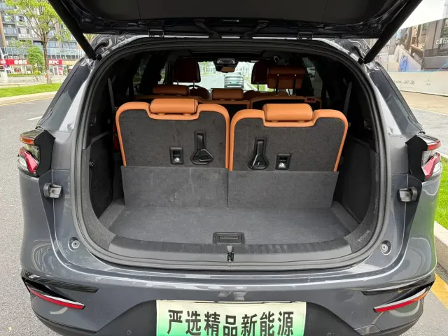 BYD Tang — Фото автомобиля 18