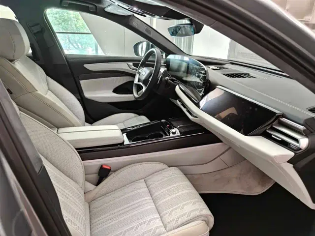 Audi A6L — Фото автомобиля 12
