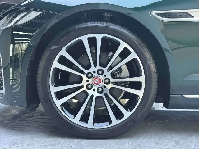 Jaguar XFL — Фото автомобиля 5