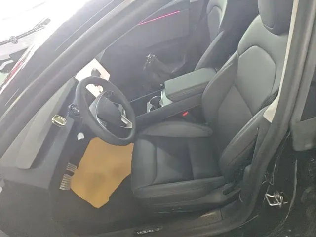 Tesla Model 3 — Фото автомобиля 14