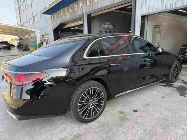 Mercedes-Benz E-Class — Фото автомобиля 2