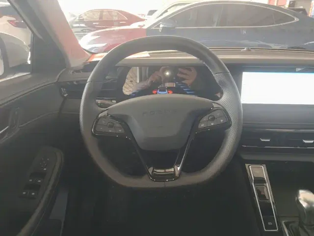 Roewe i5 — Фото автомобиля 10
