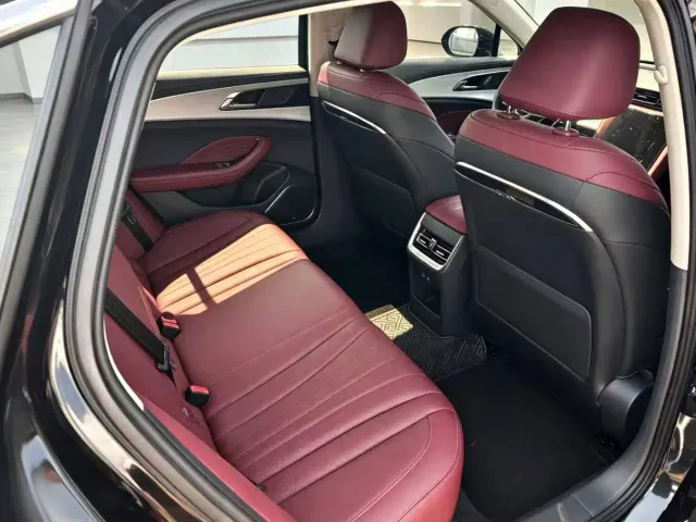 Hongqi H5 — Фото автомобиля 10