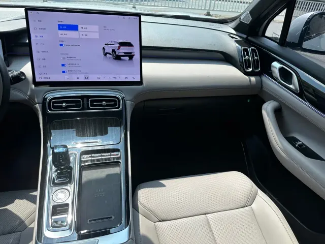 Geely Boyue L — Фото автомобиля 14