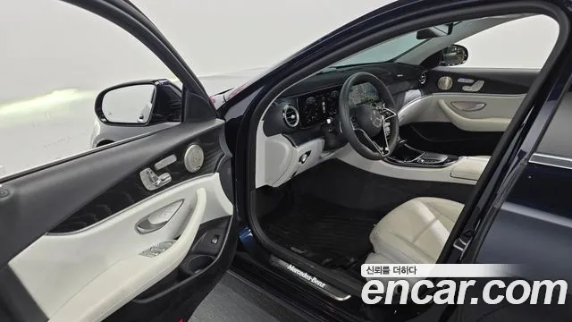 Mercedes-Benz E-Class — Фото автомобиля 8