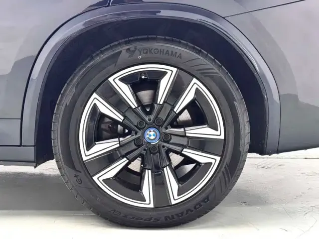 BMW iX3 — Фото автомобиля 6