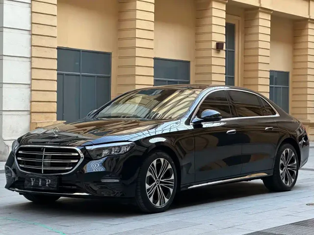 Фотография автомобиля — Mercedes-Benz E-Class