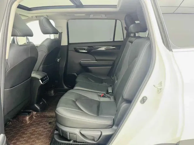 Toyota Highlander — Фото автомобиля 9