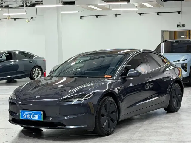Фотография автомобиля — Tesla Model 3