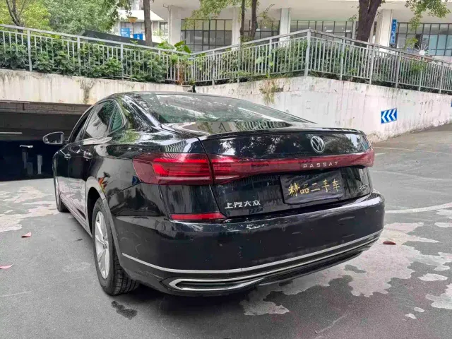 Volkswagen Passat — Фото автомобиля 16