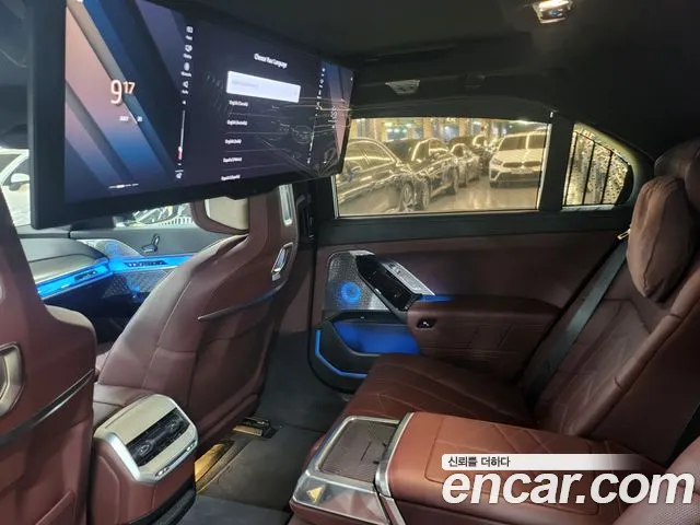 BMW 7-Series — Фото автомобиля 14