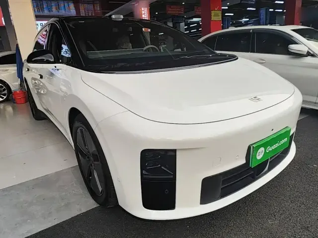 Li Auto Li Auto i6 2025 2WD Base Model — Фото автомобиля 3