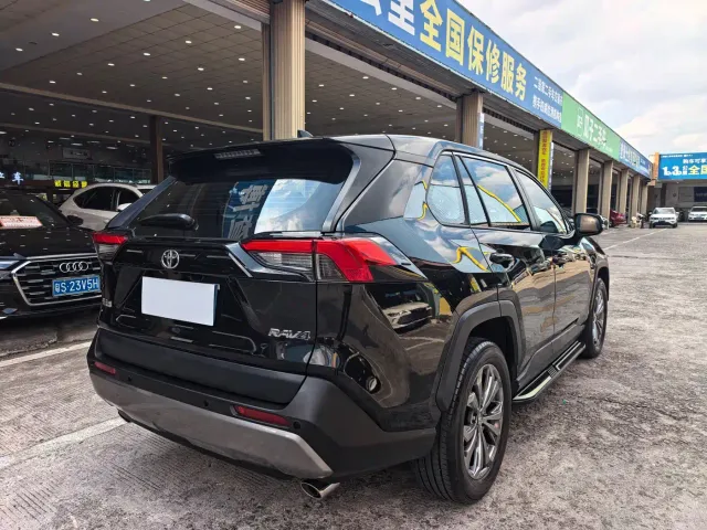 Toyota RAV4 — Фото автомобиля 11