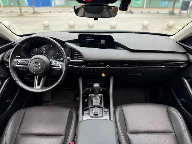 Mazda Axela — Фото автомобиля 12