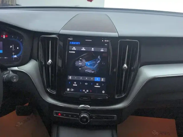 Volvo XC60 — Фото автомобиля 13