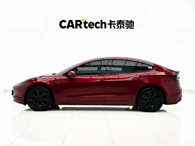 Tesla Model 3 — Фото автомобиля 3