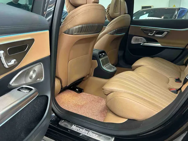 Mercedes-Benz E-Class — Фото автомобиля 18