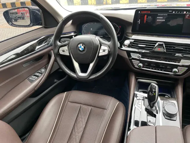 BMW 5 Series — Фото автомобиля 15