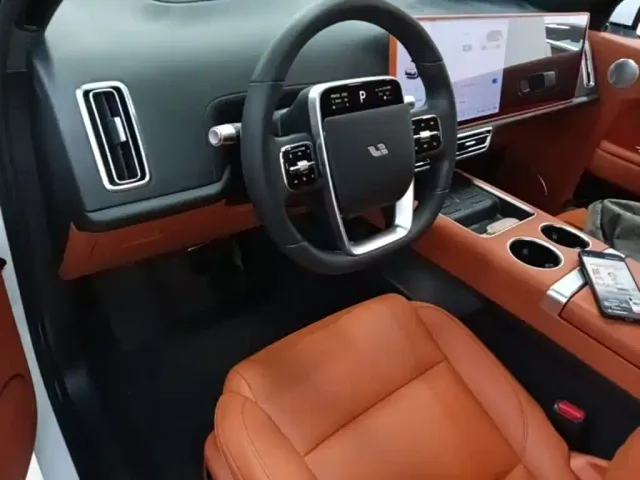 Li Auto L7 — Фото автомобиля 9