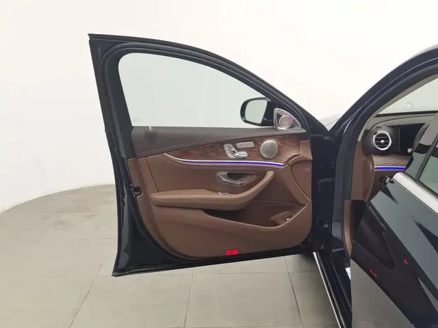 Mercedes-Benz E-Class — Фото автомобиля 8