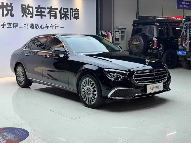 Mercedes-Benz E-Class — Фото автомобиля 3