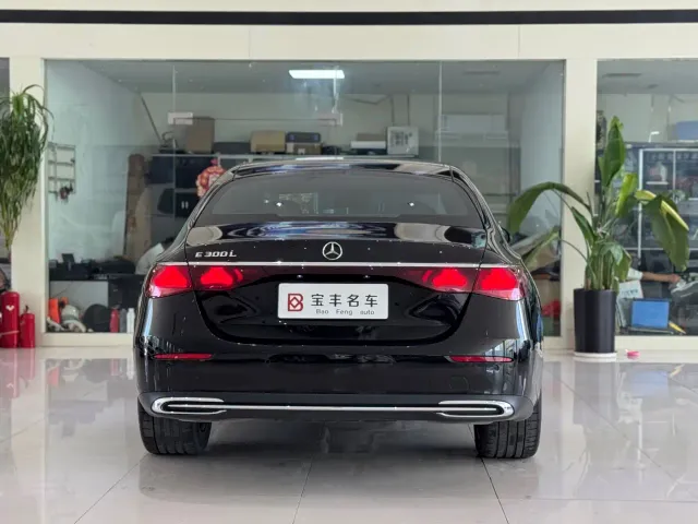 Mercedes-Benz E-Class — Фото автомобиля 15