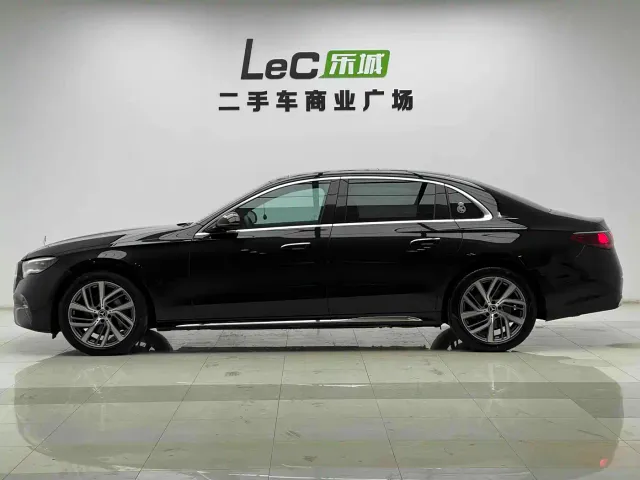 Mercedes-Benz E-Class — Фото автомобиля 11