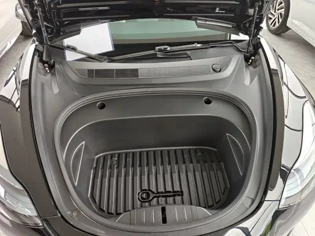 Tesla Model 3 — Фото автомобиля 19