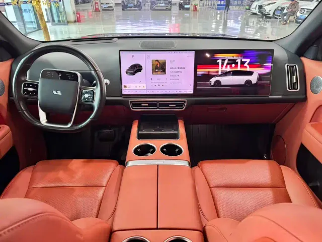Li Auto L8 — Фото автомобиля 5
