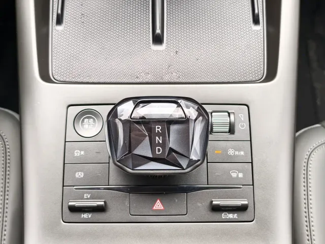BYD Qin PLUS — Фото автомобиля 18
