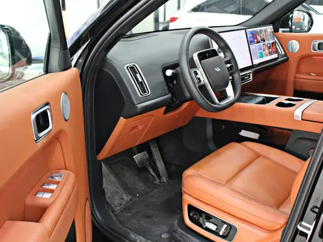 Li Auto L8 — Фото автомобиля 4