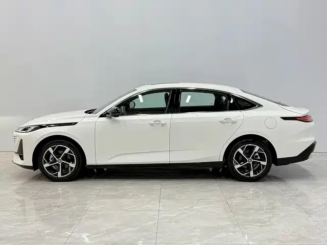 Changan Eado — Фото автомобиля 2