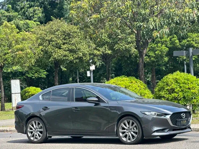 Mazda Axela — Фото автомобиля 8
