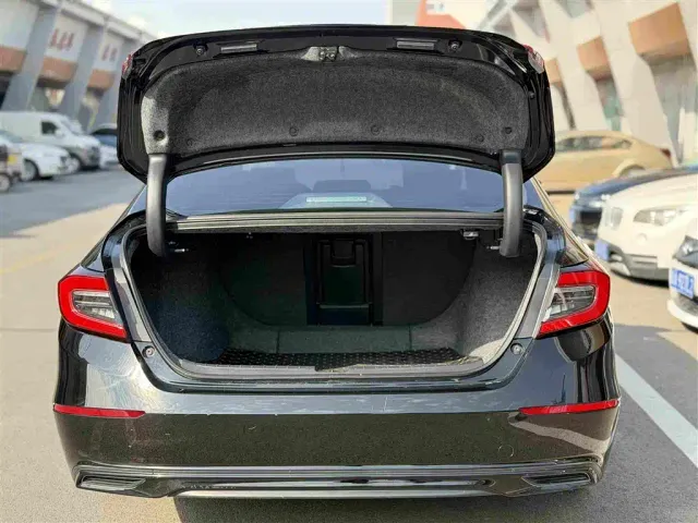 Honda Accord — Фото автомобиля 14