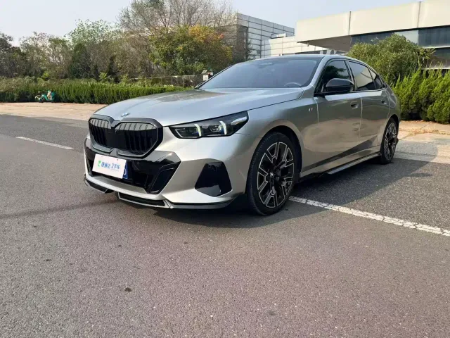 BMW 5 Series — Фото автомобиля 11