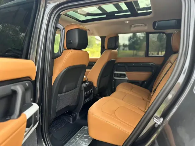 Land Rover Defender — Фото автомобиля 8