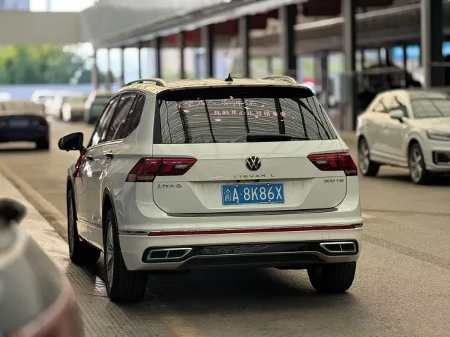 Volkswagen Tiguan L — Фото автомобиля 11