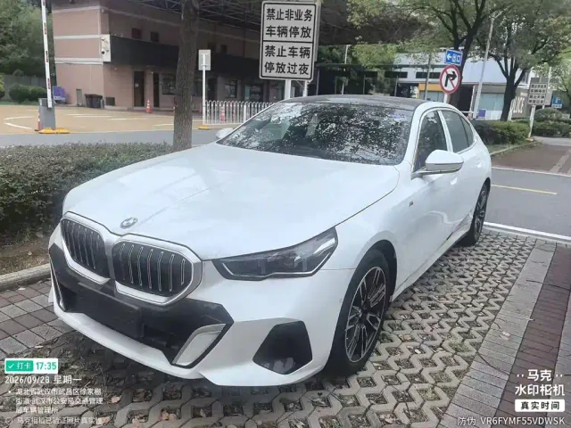 Фотография автомобиля — BMW 5 Series
