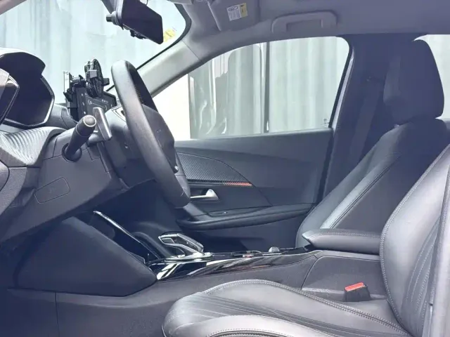 Peugeot 2008 — Фото автомобиля 4